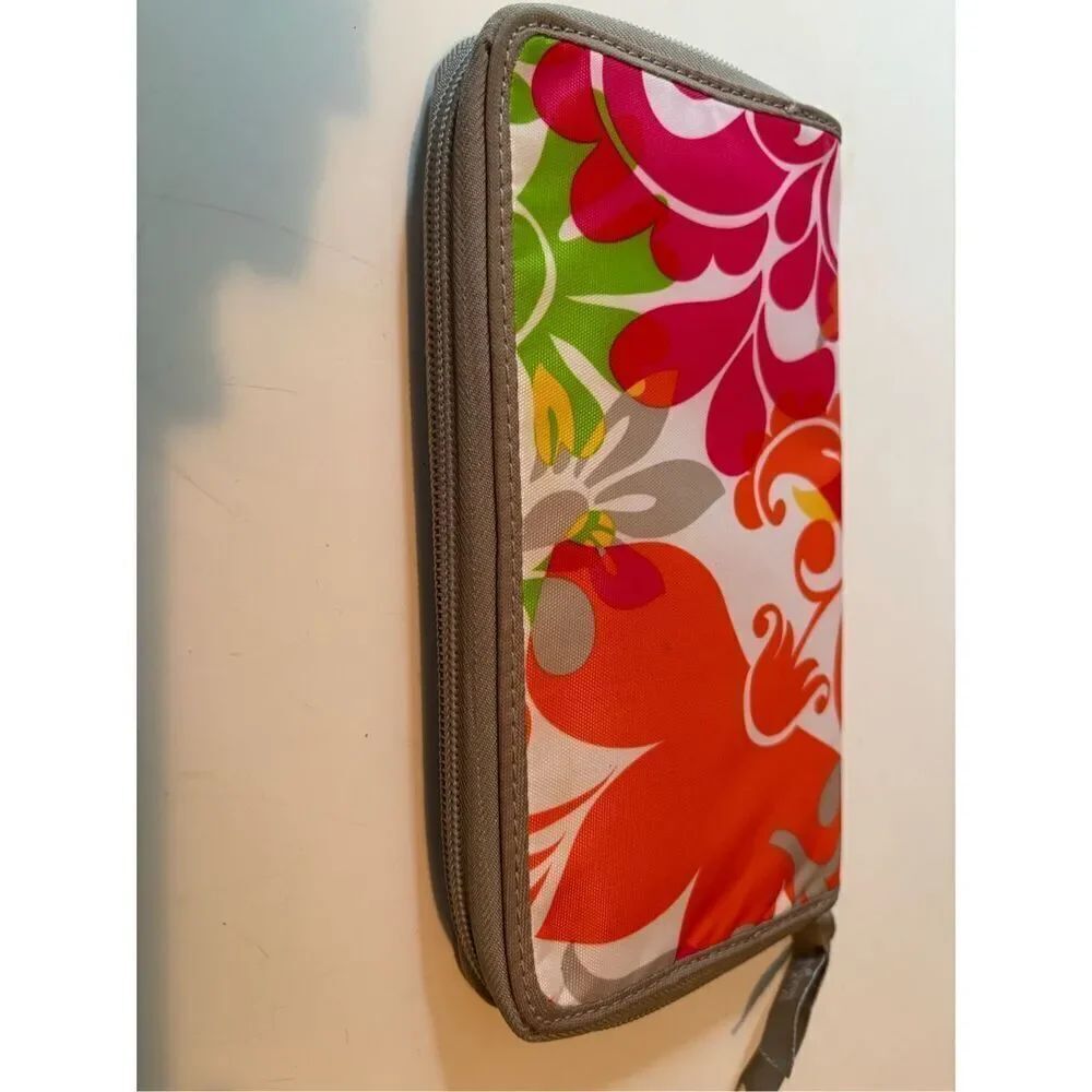 Thirty One Wallet - Picture 2 of 3